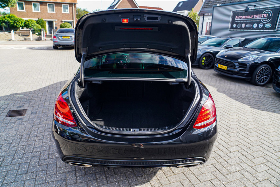 Mercedes-Benz C-Klasse 180 Sport Edition Premium Plus | Dubbele Panorama | AMG Pakket | Stoelverwarming | Xenon / LED | Sfeerverli