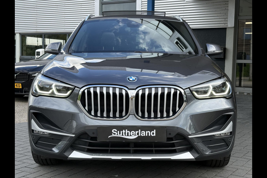 BMW X1 xDrive25e xLine | VOL! | Panoramadak | Harman Kardon | Adaptive Cruise | Keyless | Stoel & Stuurverwarming | Camera | 19 inch velgen | Elektrische achterklep | M stuurwiel |