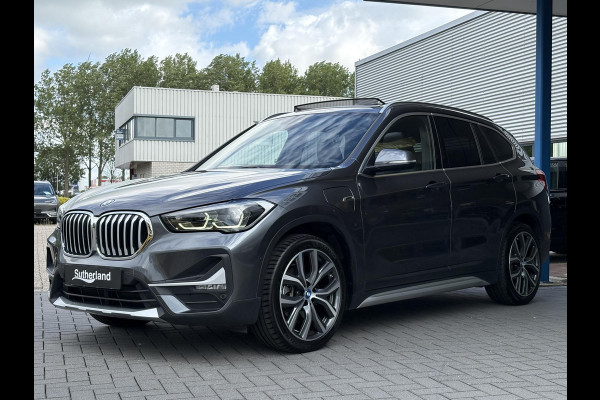 BMW X1 xDrive25e xLine | VOL! | Panoramadak | Harman Kardon | Adaptive Cruise | Keyless | Stoel & Stuurverwarming | Camera | 19 inch velgen | Elektrische achterklep | M stuurwiel |