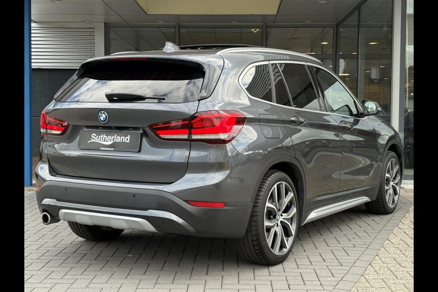 BMW X1 xDrive25e xLine | VOL! | Panoramadak | Harman Kardon | Adaptive Cruise | Keyless | Stoel & Stuurverwarming | Camera | 19 inch velgen | Elektrische achterklep | M stuurwiel |