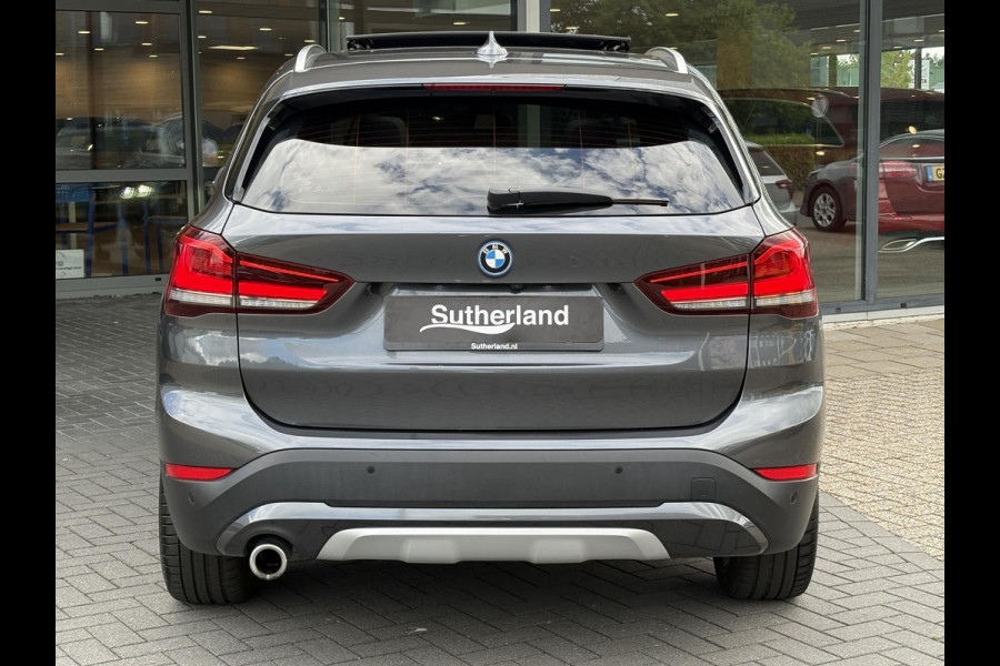 BMW X1 xDrive25e xLine | VOL! | Panoramadak | Harman Kardon | Adaptive Cruise | Keyless | Stoel & Stuurverwarming | Camera | 19 inch velgen | Elektrische achterklep | M stuurwiel |