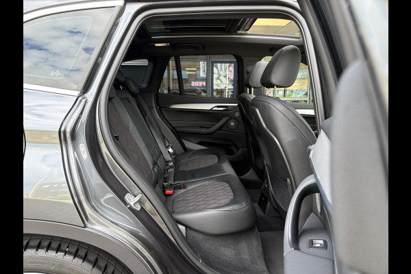 BMW X1 xDrive25e xLine | VOL! | Panoramadak | Harman Kardon | Adaptive Cruise | Keyless | Stoel & Stuurverwarming | Camera | 19 inch velgen | Elektrische achterklep | M stuurwiel |