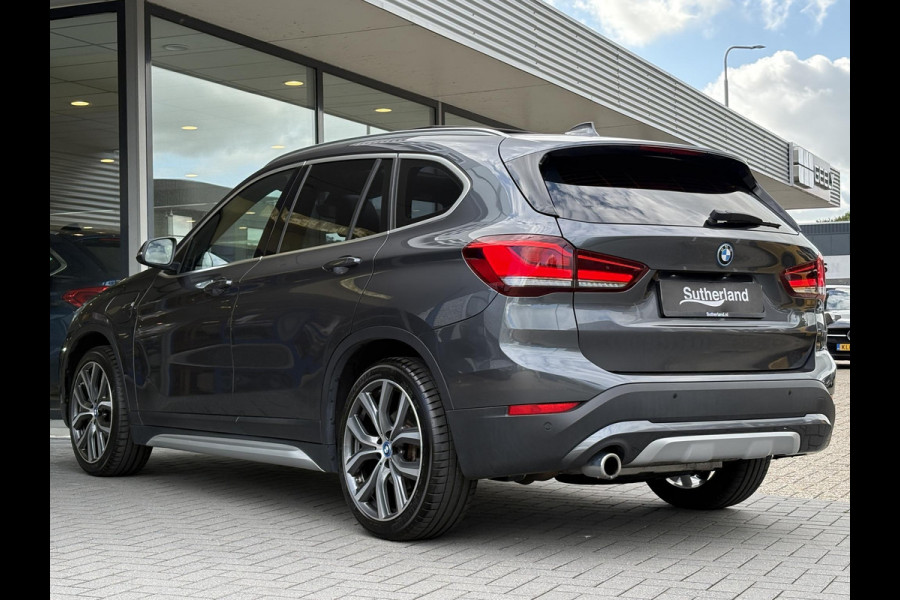 BMW X1 xDrive25e xLine | VOL! | Panoramadak | Harman Kardon | Adaptive Cruise | Keyless | Stoel & Stuurverwarming | Camera | 19 inch velgen | Elektrische achterklep | M stuurwiel |