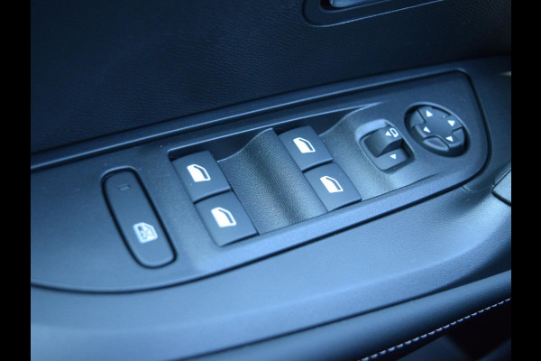 Peugeot 2008 1.2 Hybrid 145 Allure l Adaptief cruise control l Navigatie l 360 camera