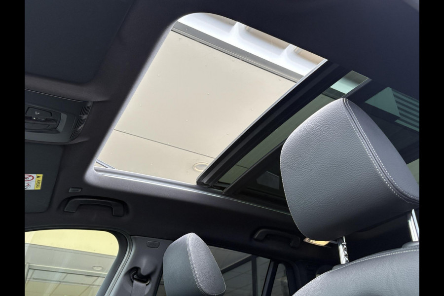 BMW X1 xDrive25e xLine | VOL! | Panoramadak | Harman Kardon | Adaptive Cruise | Keyless | Stoel & Stuurverwarming | Camera | 19 inch velgen | Elektrische achterklep | M stuurwiel |