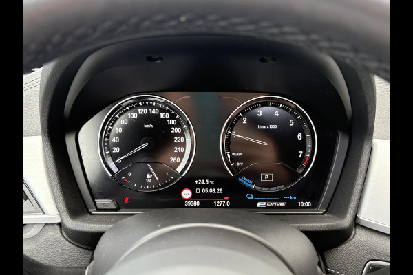 BMW X1 xDrive25e xLine | VOL! | Panoramadak | Harman Kardon | Adaptive Cruise | Keyless | Stoel & Stuurverwarming | Camera | 19 inch velgen | Elektrische achterklep | M stuurwiel |