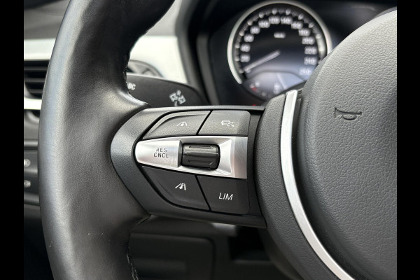 BMW X1 xDrive25e xLine | VOL! | Panoramadak | Harman Kardon | Adaptive Cruise | Keyless | Stoel & Stuurverwarming | Camera | 19 inch velgen | Elektrische achterklep | M stuurwiel |