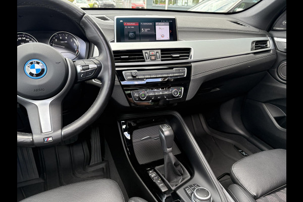 BMW X1 xDrive25e xLine | VOL! | Panoramadak | Harman Kardon | Adaptive Cruise | Keyless | Stoel & Stuurverwarming | Camera | 19 inch velgen | Elektrische achterklep | M stuurwiel |