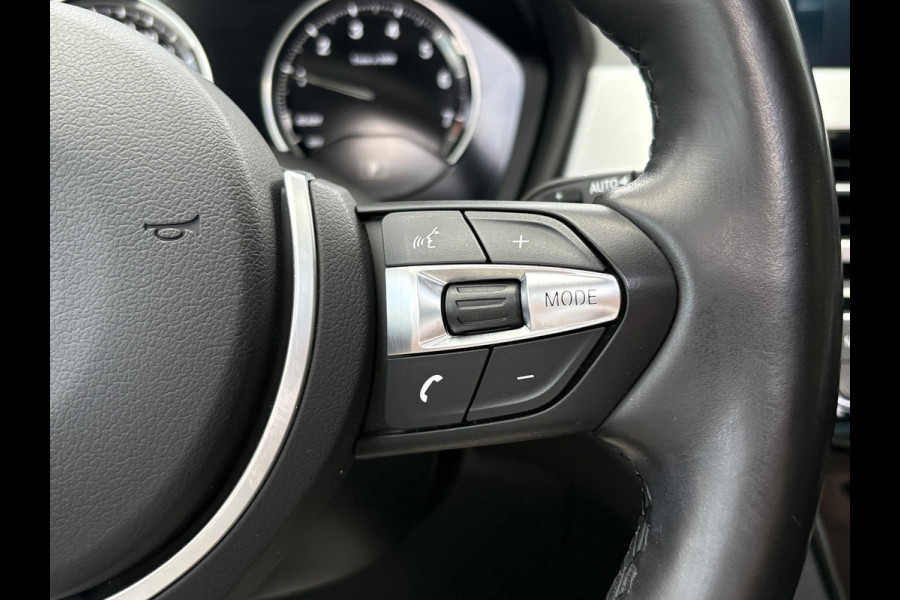 BMW X1 xDrive25e xLine | VOL! | Panoramadak | Harman Kardon | Adaptive Cruise | Keyless | Stoel & Stuurverwarming | Camera | 19 inch velgen | Elektrische achterklep | M stuurwiel |