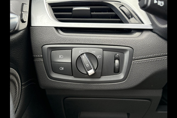 BMW X1 xDrive25e xLine | VOL! | Panoramadak | Harman Kardon | Adaptive Cruise | Keyless | Stoel & Stuurverwarming | Camera | 19 inch velgen | Elektrische achterklep | M stuurwiel |