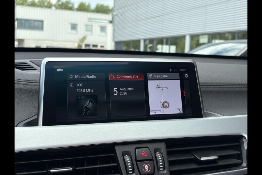 BMW X1 xDrive25e xLine | VOL! | Panoramadak | Harman Kardon | Adaptive Cruise | Keyless | Stoel & Stuurverwarming | Camera | 19 inch velgen | Elektrische achterklep | M stuurwiel |