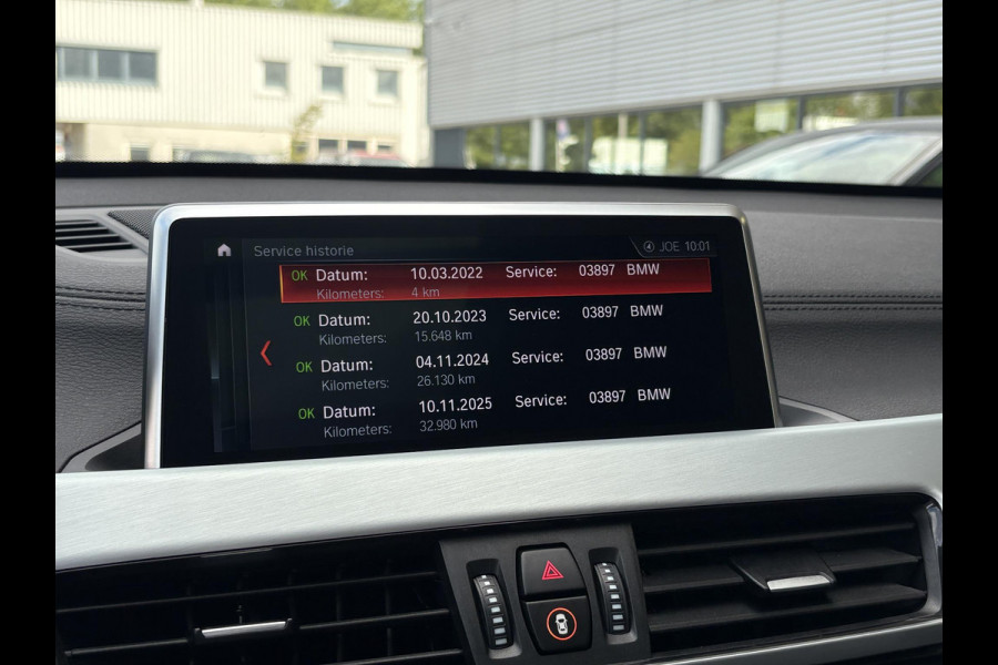 BMW X1 xDrive25e xLine | VOL! | Panoramadak | Harman Kardon | Adaptive Cruise | Keyless | Stoel & Stuurverwarming | Camera | 19 inch velgen | Elektrische achterklep | M stuurwiel |