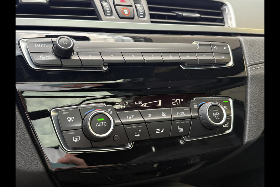BMW X1 xDrive25e xLine | VOL! | Panoramadak | Harman Kardon | Adaptive Cruise | Keyless | Stoel & Stuurverwarming | Camera | 19 inch velgen | Elektrische achterklep | M stuurwiel |