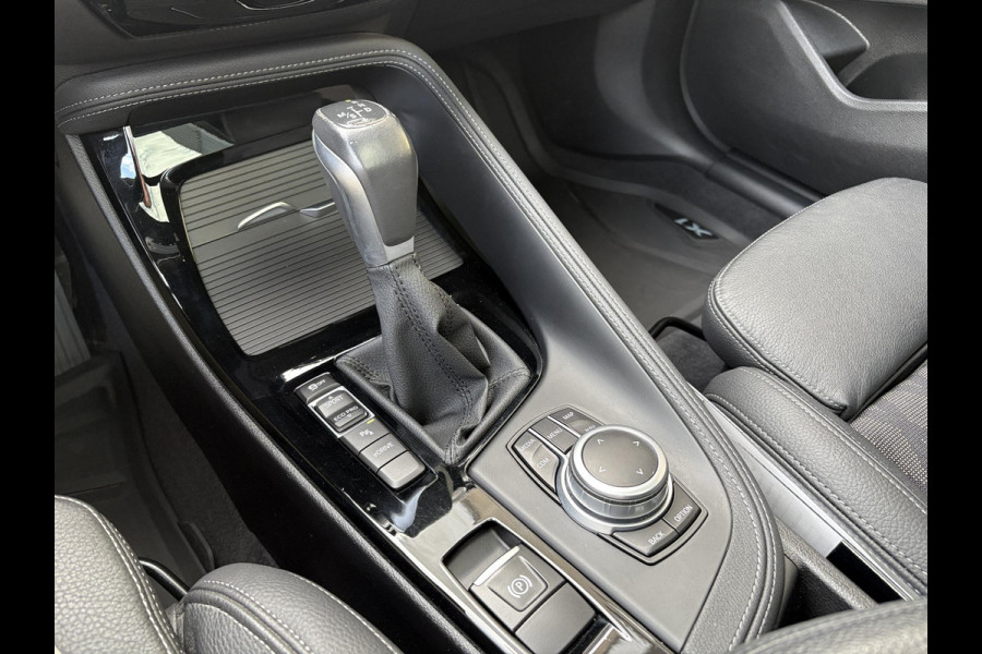 BMW X1 xDrive25e xLine | VOL! | Panoramadak | Harman Kardon | Adaptive Cruise | Keyless | Stoel & Stuurverwarming | Camera | 19 inch velgen | Elektrische achterklep | M stuurwiel |