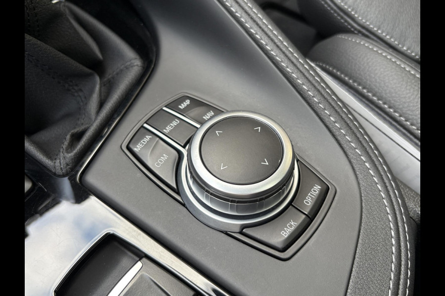 BMW X1 xDrive25e xLine | VOL! | Panoramadak | Harman Kardon | Adaptive Cruise | Keyless | Stoel & Stuurverwarming | Camera | 19 inch velgen | Elektrische achterklep | M stuurwiel |