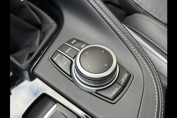 BMW X1 xDrive25e xLine | VOL! | Panoramadak | Harman Kardon | Adaptive Cruise | Keyless | Stoel & Stuurverwarming | Camera | 19 inch velgen | Elektrische achterklep | M stuurwiel |