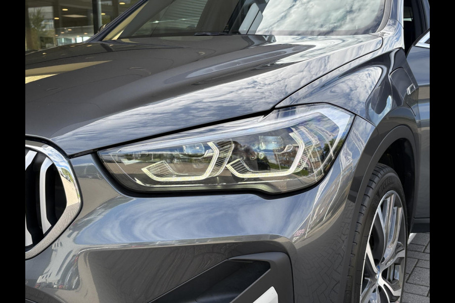 BMW X1 xDrive25e xLine | VOL! | Panoramadak | Harman Kardon | Adaptive Cruise | Keyless | Stoel & Stuurverwarming | Camera | 19 inch velgen | Elektrische achterklep | M stuurwiel |