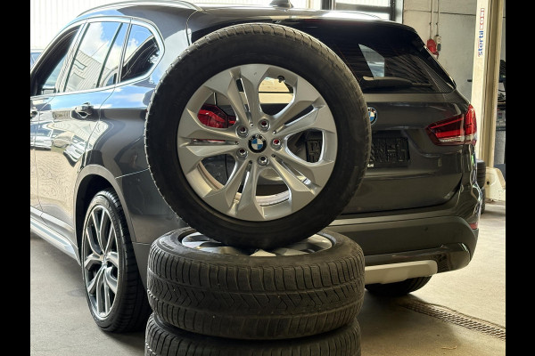 BMW X1 xDrive25e xLine | VOL! | Panoramadak | Harman Kardon | Adaptive Cruise | Keyless | Stoel & Stuurverwarming | Camera | 19 inch velgen | Elektrische achterklep | M stuurwiel |