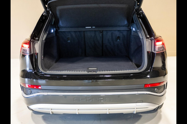 Audi Q4 e-tron 40 Launch edition S Competition 77 kWh 204pk / SoH 92,1 / Panorama dak / Sonos / Dodehoekdetectie / Trekhaak / Stoelverwarming / Apple carplay /