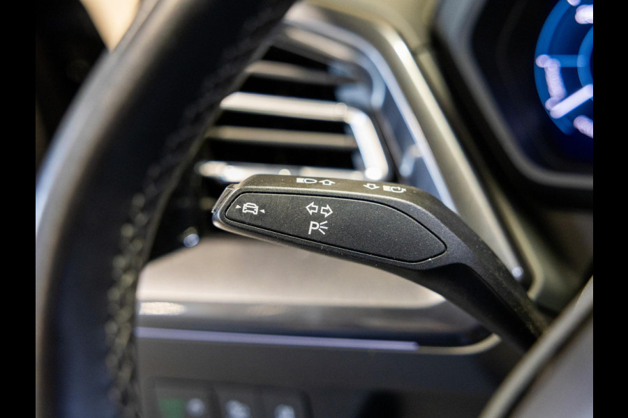 Audi Q4 e-tron 40 Launch edition S Competition 77 kWh 204pk / SoH 92,1 / Panorama dak / Sonos / Dodehoekdetectie / Trekhaak / Stoelverwarming / Apple carplay /