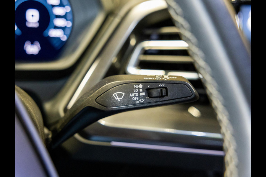 Audi Q4 e-tron 40 Launch edition S Competition 77 kWh 204pk / SoH 92,1 / Panorama dak / Sonos / Dodehoekdetectie / Trekhaak / Stoelverwarming / Apple carplay /