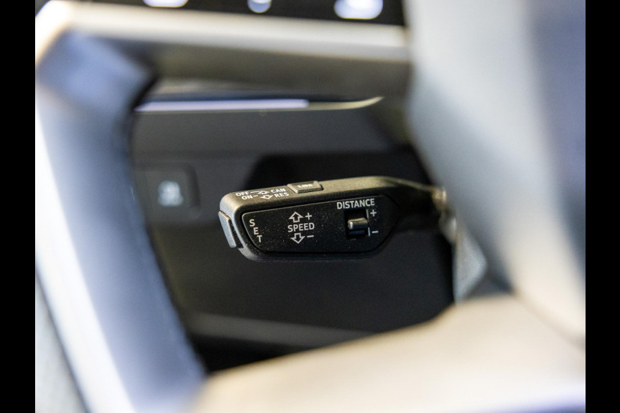 Audi Q4 e-tron 40 Launch edition S Competition 77 kWh 204pk / SoH 92,1 / Panorama dak / Sonos / Dodehoekdetectie / Trekhaak / Stoelverwarming / Apple carplay /