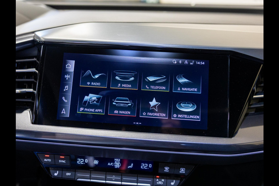 Audi Q4 e-tron 40 Launch edition S Competition 77 kWh 204pk / SoH 92,1 / Panorama dak / Sonos / Dodehoekdetectie / Trekhaak / Stoelverwarming / Apple carplay /