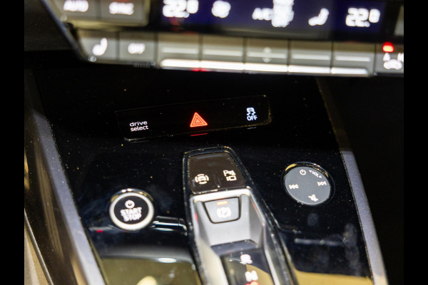 Audi Q4 e-tron 40 Launch edition S Competition 77 kWh 204pk / SoH 92,1 / Panorama dak / Sonos / Dodehoekdetectie / Trekhaak / Stoelverwarming / Apple carplay /
