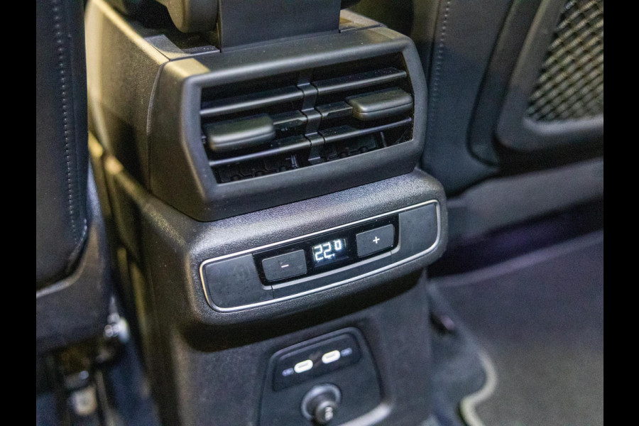 Audi Q4 e-tron 40 Launch edition S Competition 77 kWh 204pk / SoH 92,1 / Panorama dak / Sonos / Dodehoekdetectie / Trekhaak / Stoelverwarming / Apple carplay /