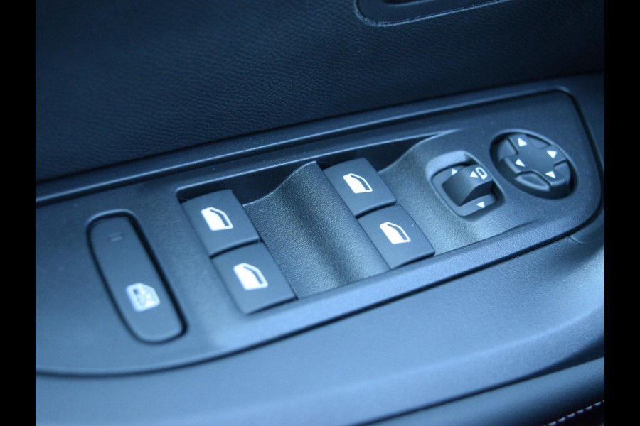 Peugeot 2008 1.2 Hybrid 145 Allure l  Adaptive cruise control l Navigatie l 360 camera