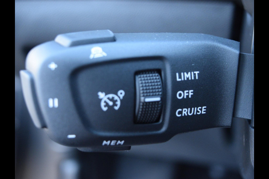 Peugeot 2008 1.2 Hybrid 145 Allure l  Adaptive cruise control l Navigatie l 360 camera