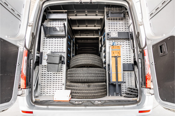 Mercedes-Benz Sprinter 317 1.9 CDI | ACC | LED Koplampen | Camera | Sortimo inrichting | Navigatie | CarPlay | Stoelverwarming | MBUX | Climate control | Stoel/Stoel | Dealer onderhouden | Nieuwe APK