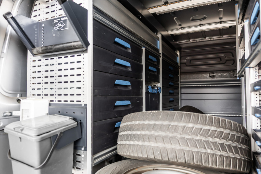 Mercedes-Benz Sprinter 317 1.9 CDI | ACC | LED Koplampen | Camera | Sortimo inrichting | Navigatie | CarPlay | Stoelverwarming | MBUX | Climate control | Stoel/Stoel | Dealer onderhouden | Nieuwe APK