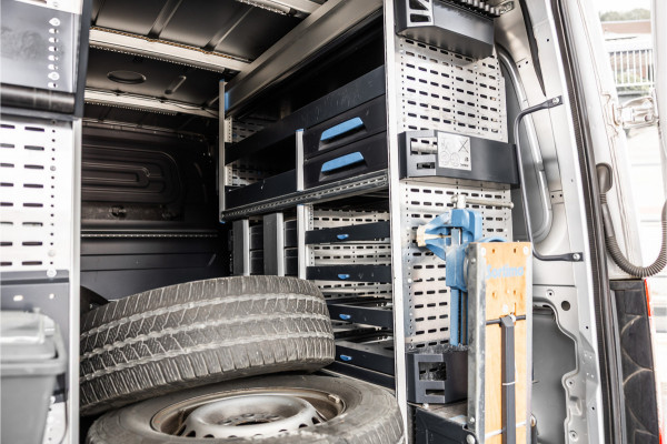 Mercedes-Benz Sprinter 317 1.9 CDI | ACC | LED Koplampen | Camera | Sortimo inrichting | Navigatie | CarPlay | Stoelverwarming | MBUX | Climate control | Stoel/Stoel | Dealer onderhouden | Nieuwe APK