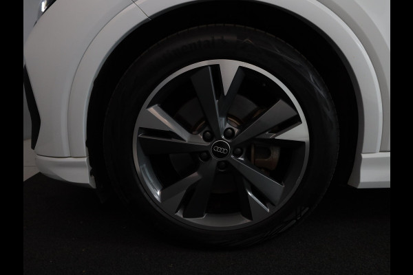 Audi Q4 e-tron 50 quattro Launch edition S Competition 77 kWh 299 pk | Navigatie | Warmtepomp | Trekhaak (wegklapbaar) | Parkeersensoren | Achteruitrijcamera | Elektr. voorstoelen | S-Line |