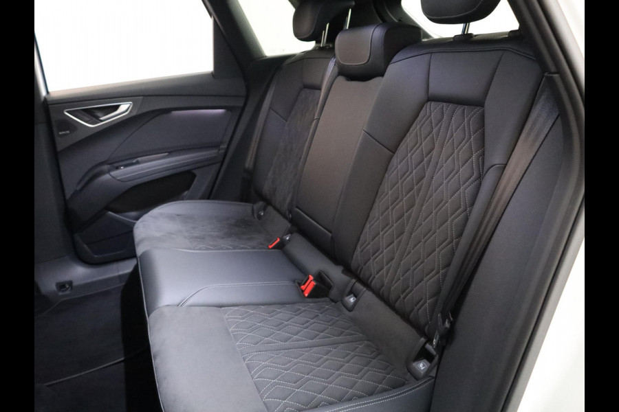 Audi Q4 e-tron 50 quattro Launch edition S Competition 77 kWh 299 pk | Navigatie | Warmtepomp | Trekhaak (wegklapbaar) | Parkeersensoren | Achteruitrijcamera | Elektr. voorstoelen | S-Line |