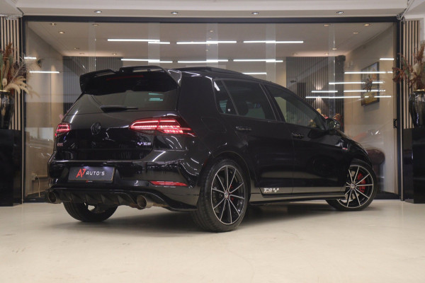 Volkswagen Golf 2.0 TSI GTI TCR /PANO/MILLTEK/CARPLAY/CARBON/KEYLESS/ACC/VOL