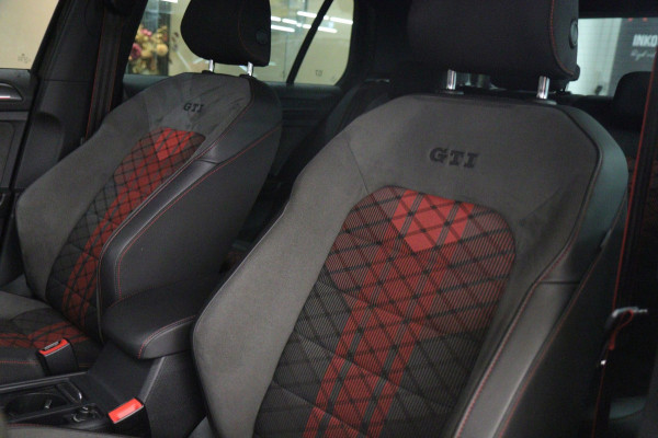 Volkswagen Golf 2.0 TSI GTI TCR /PANO/MILLTEK/CARPLAY/CARBON/KEYLESS/ACC/VOL