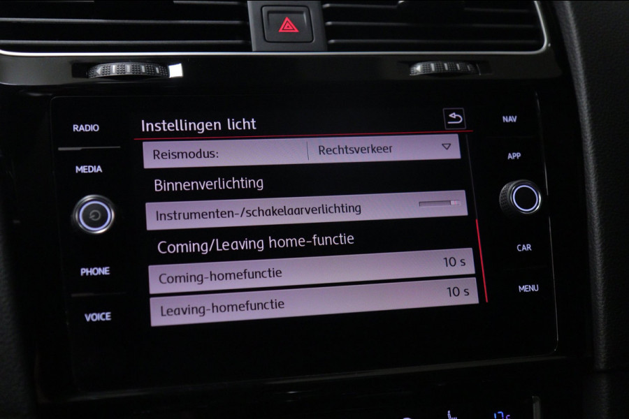 Volkswagen Golf 2.0 TSI GTI TCR /PANO/MILLTEK/CARPLAY/CARBON/KEYLESS/ACC/VOL