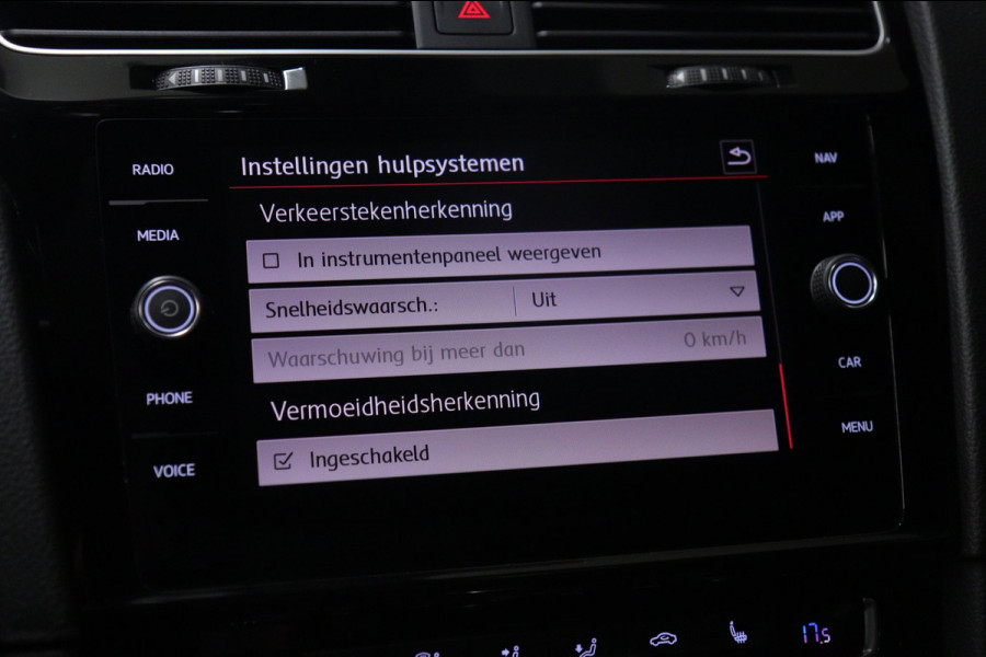 Volkswagen Golf 2.0 TSI GTI TCR /PANO/MILLTEK/CARPLAY/CARBON/KEYLESS/ACC/VOL