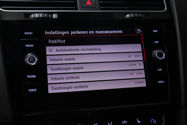 Volkswagen Golf 2.0 TSI GTI TCR /PANO/MILLTEK/CARPLAY/CARBON/KEYLESS/ACC/VOL