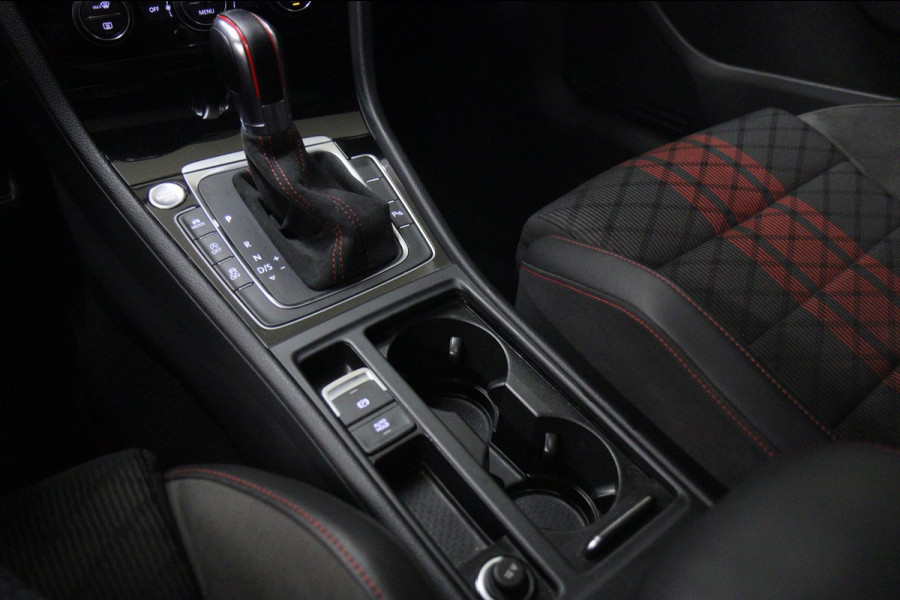 Volkswagen Golf 2.0 TSI GTI TCR /PANO/MILLTEK/CARPLAY/CARBON/KEYLESS/ACC/VOL