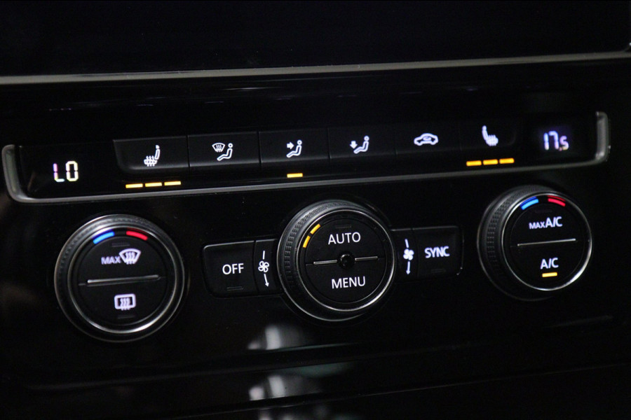 Volkswagen Golf 2.0 TSI GTI TCR /PANO/MILLTEK/CARPLAY/CARBON/KEYLESS/ACC/VOL