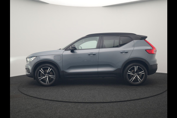 Volvo XC40 1.5 T5 Recharge R-Design PHEV 211pk Dealer O.H | Trekhaak Af Fabriek | Adaptive Cruise | Camera | Sportstoelen Memory & Verwarmd | Keyless | BLIS | Apple Carplay | Stuurverwarming | Pilot Assist | Virtual | Navigatie | DAB | 19"L.M | Plug In Hybrid |