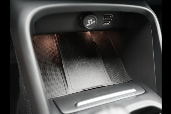 Volvo XC40 1.5 T5 Recharge R-Design PHEV 211pk Dealer O.H | Trekhaak Af Fabriek | Adaptive Cruise | Camera | Sportstoelen Memory & Verwarmd | Keyless | BLIS | Apple Carplay | Stuurverwarming | Pilot Assist | Virtual | Navigatie | DAB | 19"L.M | Plug In Hybrid |