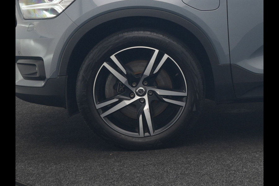 Volvo XC40 1.5 T5 Recharge R-Design PHEV 211pk Dealer O.H | Trekhaak Af Fabriek | Adaptive Cruise | Camera | Sportstoelen Memory & Verwarmd | Keyless | BLIS | Apple Carplay | Stuurverwarming | Pilot Assist | Virtual | Navigatie | DAB | 19"L.M | Plug In Hybrid |