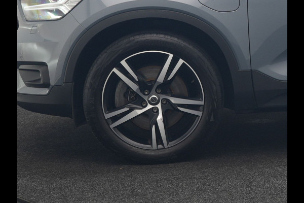 Volvo XC40 1.5 T5 Recharge R-Design PHEV 211pk Dealer O.H | Trekhaak Af Fabriek | Adaptive Cruise | Camera | Sportstoelen Memory & Verwarmd | Keyless | BLIS | Apple Carplay | Stuurverwarming | Pilot Assist | Virtual | Navigatie | DAB | 19"L.M | Plug In Hybrid |