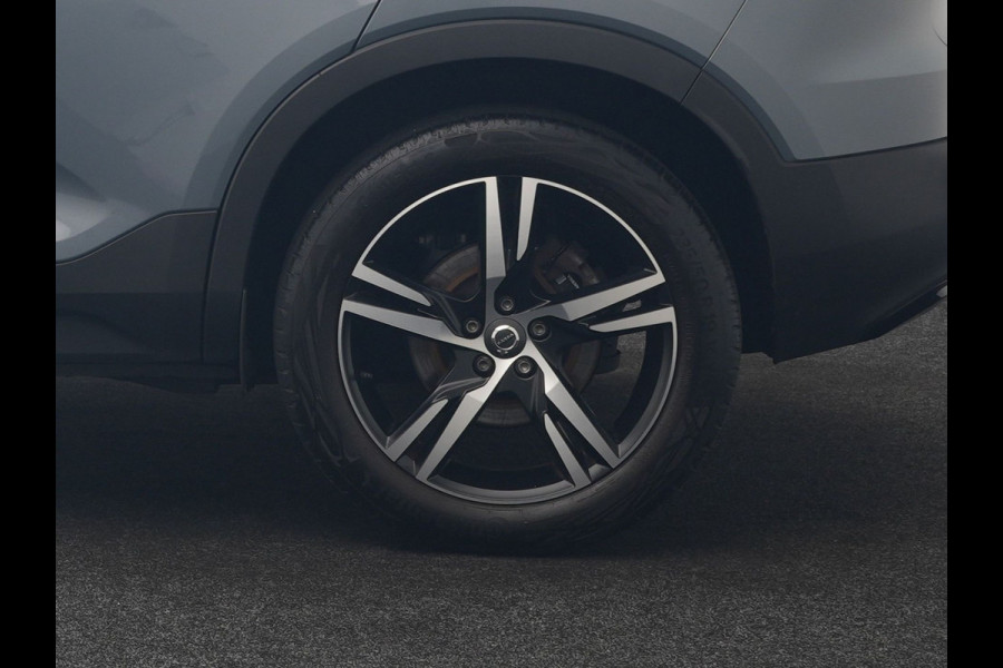 Volvo XC40 1.5 T5 Recharge R-Design PHEV 211pk Dealer O.H | Trekhaak Af Fabriek | Adaptive Cruise | Camera | Sportstoelen Memory & Verwarmd | Keyless | BLIS | Apple Carplay | Stuurverwarming | Pilot Assist | Virtual | Navigatie | DAB | 19"L.M | Plug In Hybrid |