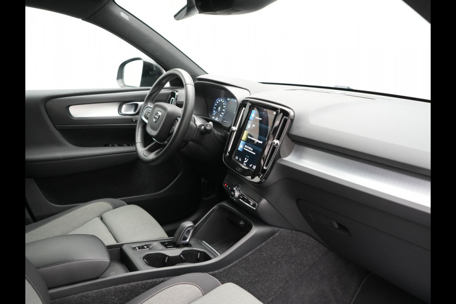Volvo XC40 1.5 T5 Recharge R-Design PHEV 211pk Dealer O.H | Trekhaak Af Fabriek | Adaptive Cruise | Camera | Sportstoelen Memory & Verwarmd | Keyless | BLIS | Apple Carplay | Stuurverwarming | Pilot Assist | Virtual | Navigatie | DAB | 19"L.M | Plug In Hybrid |
