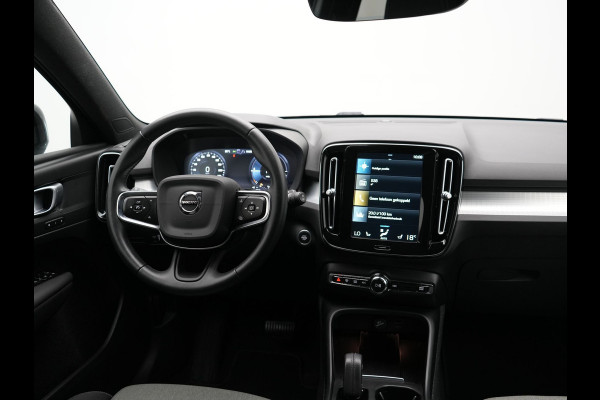 Volvo XC40 1.5 T5 Recharge R-Design PHEV 211pk Dealer O.H | Trekhaak Af Fabriek | Adaptive Cruise | Camera | Sportstoelen Memory & Verwarmd | Keyless | BLIS | Apple Carplay | Stuurverwarming | Pilot Assist | Virtual | Navigatie | DAB | 19"L.M | Plug In Hybrid |